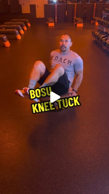BOSU knee tuck