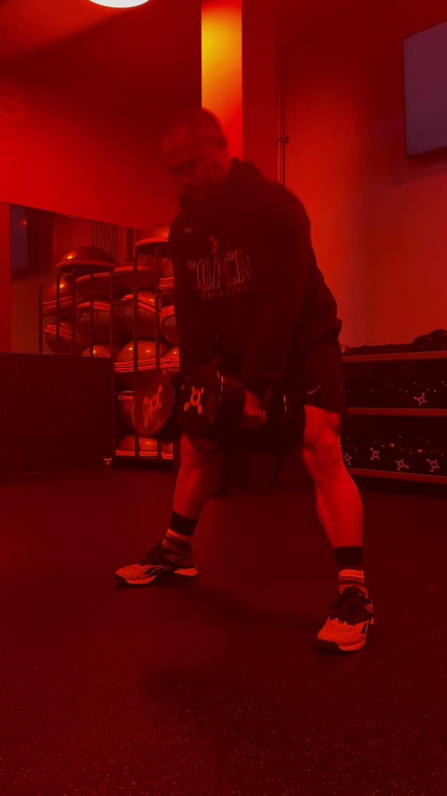 Sumo stance deadlift: TikTok preview